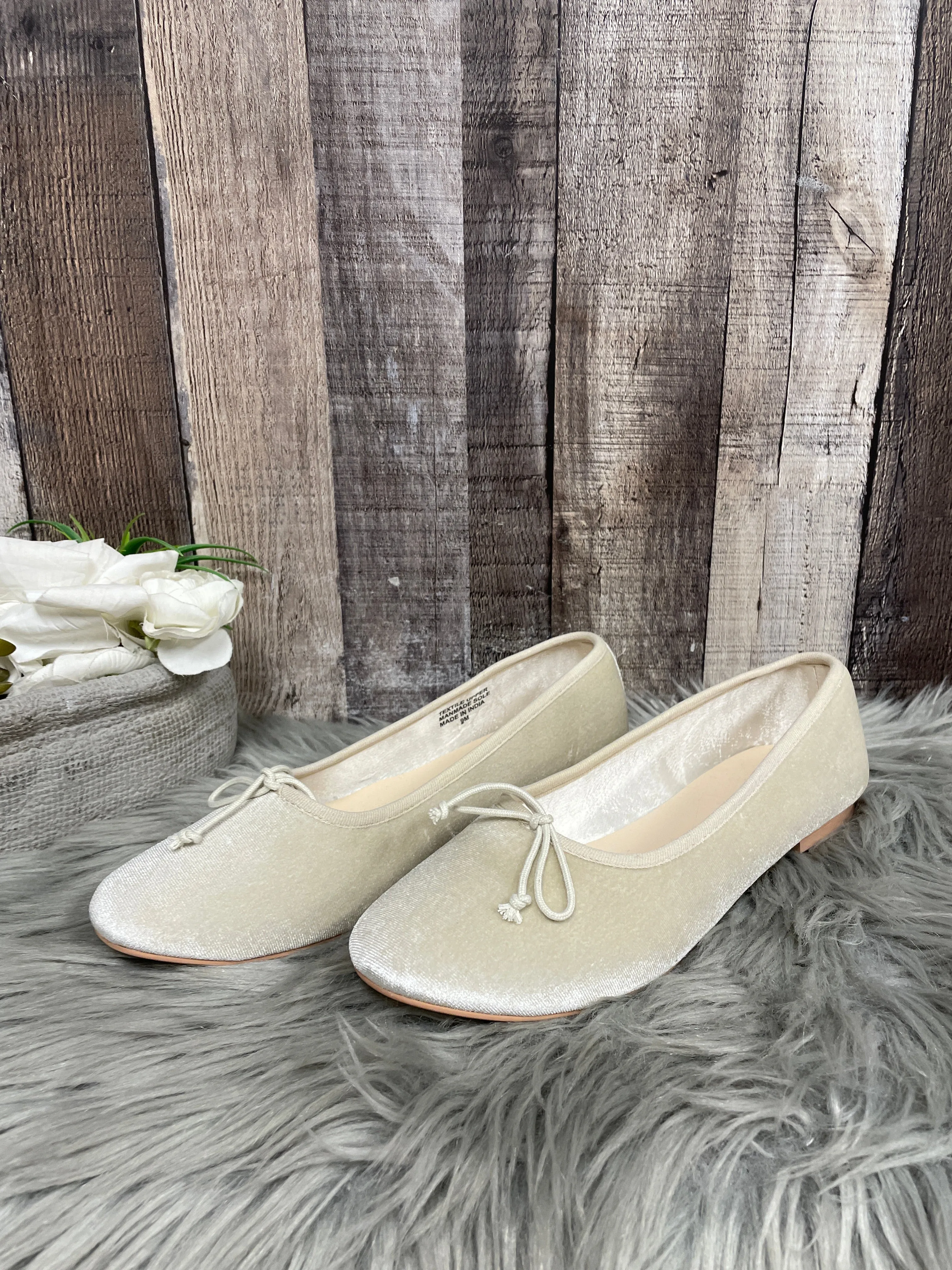 Beige Shoes Flats Loft, Size 9